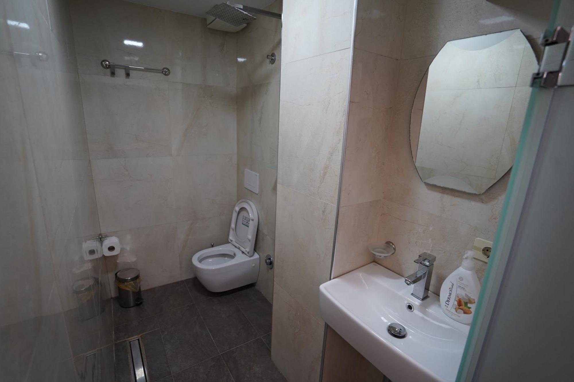 Driti Central Hotel Tiranë Ngoại thất bức ảnh